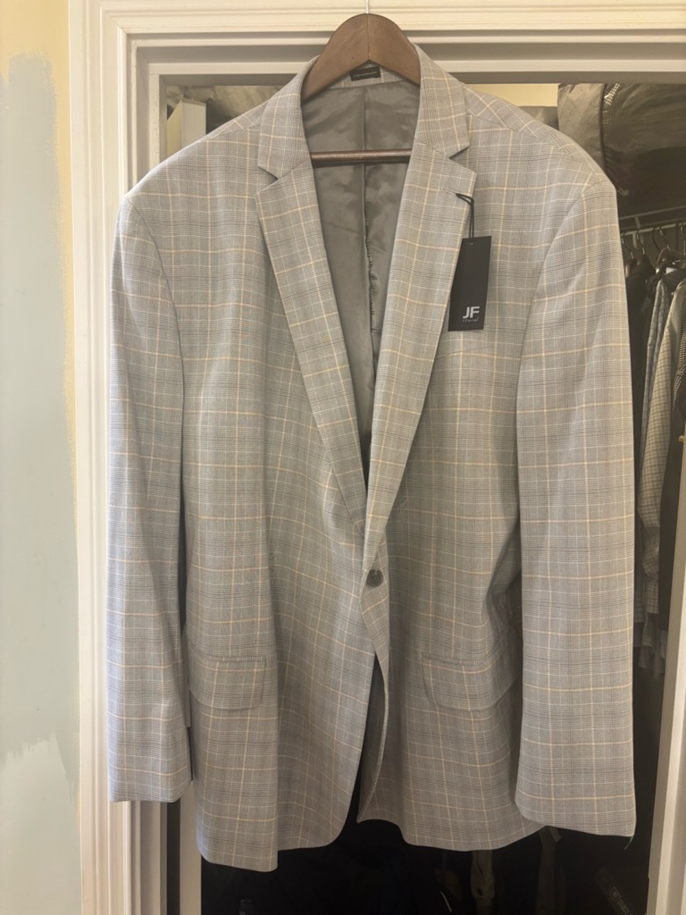 jf j.ferrar Light Gray Plaid Sport Coat with Tan Windowpane